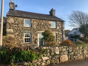 Beautiful Cottage in Llanfair with ocean views